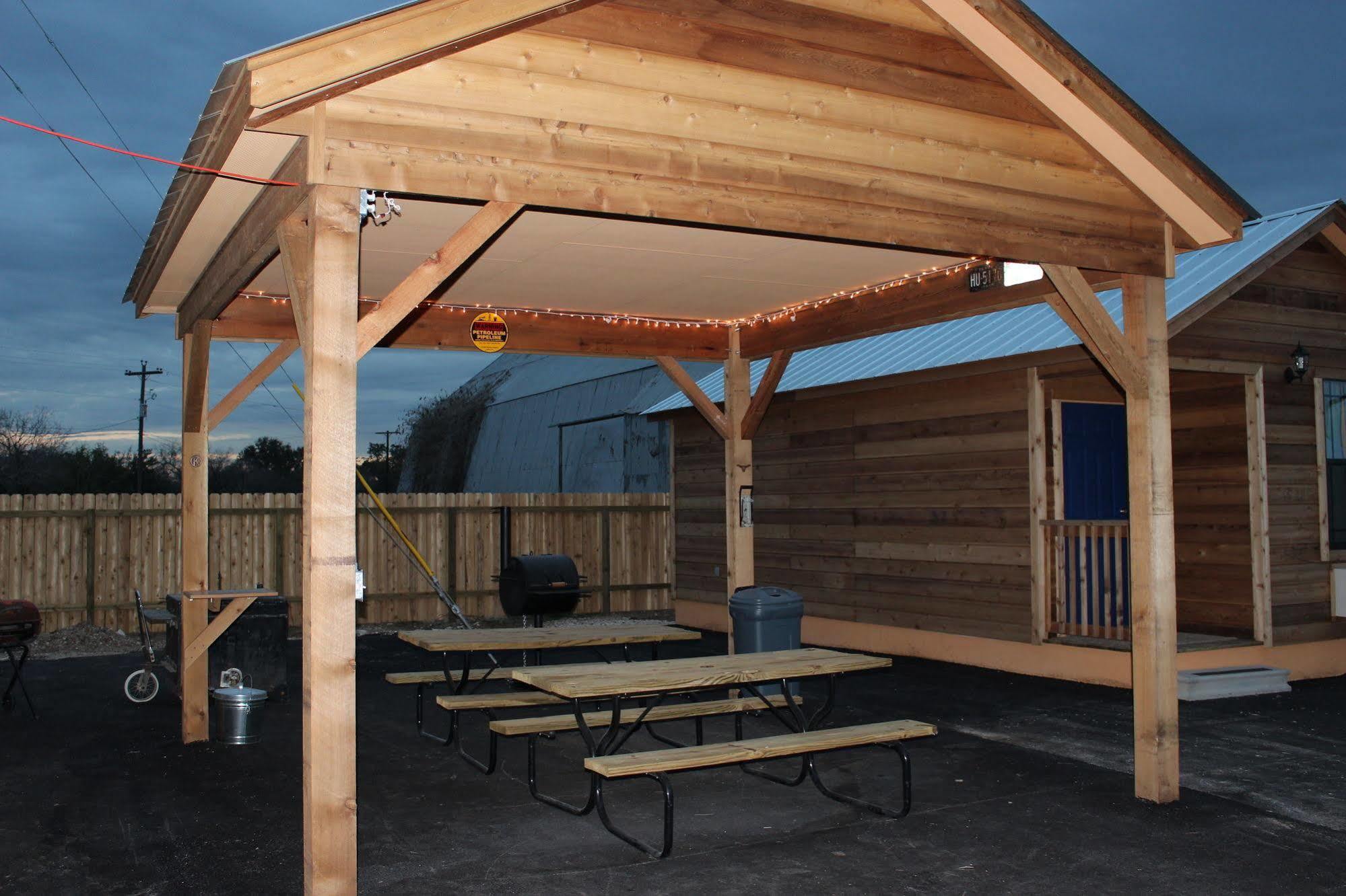 4K Lodges Poth Exterior photo